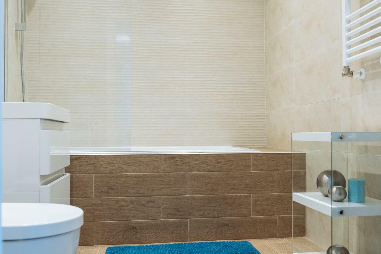 Apartamento Luxury Flat 9 Near Metro Bucarest Exterior foto
